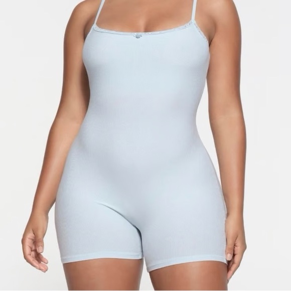 SKIMS Soft Lounge Lace Scoop OnesieCelesteSize XS